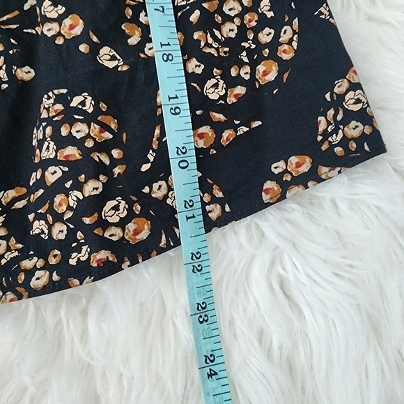 WHBM Floral top size xsmall. New. - Picture 6 of 8